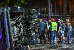 София - Обърнат камион за сметопочистване