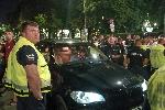 Шофьор се опита да премине през блокадата до Софийския университет и блъсна протестиращ