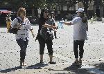 София - Горещо време - Раздаване на вода