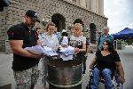 Мая Манолова изгори изборни протоколи пред ЦИК