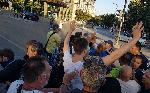 Кратко стълкновение с полицаите на протеста във Варна
