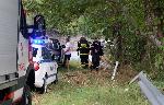 Кресна – Паднал в реката лек автомобил
