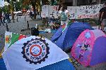 Медицинските сестри издигнаха палатков лагер пред Министерството на здравеопазването