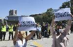 Протестиращи се събраха пред метростанцията при Медицинския университет