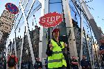 Акция под надслов "Масово отваряне на очи" се проведе пред сградата на Еврокомисията в София