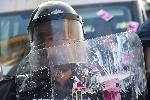 Яйца и банкноти по Партийния дом в първия ден от преместения там Парламент
