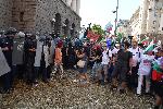 Нови сблъсъци с полицията пред Партийния дом