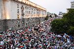 Протестът срещу правителството на Бойко Борисов продължава и вечерта, напрежение пред Народното събрание