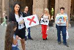 София - Протест на родители срещу задължителното носене на маски в училище