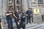 София - Група протестиращи в сградата на НС