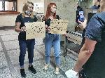 София - Група протестиращи са в сградата на Народното събрание
