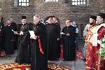 София - Охраната извежда протестиращите извън сградата на Народното събрание