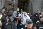 Охраната изведе протестиращите извън сградата на Народното събрание