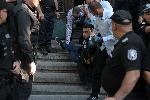 София - Охраната извежда протестиращите извън сградата на Народното събрание