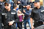 София - Охраната извежда протестиращите извън сградата на Народното събрание