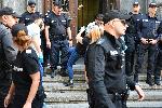 София - Охраната извежда протестиращите извън сградата на Народното събрание