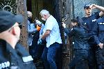 София - Охраната извежда протестиращите извън сградата на Народното събрание