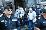София - Охраната извежда протестиращите извън сградата на Народното събрание