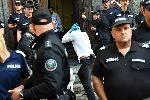 София - Охраната извежда протестиращите извън сградата на Народното събрание