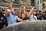 София - Охраната извежда протестиращите извън сградата на Народното събрание