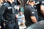 София - Охраната извежда протестиращите извън сградата на Народното събрание