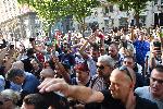 София - Охраната извежда протестиращите извън сградата на Народното събрание