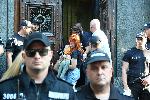 София - Охраната извежда протестиращите извън сградата на Народното събрание