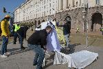 Инсталираха болнични легла пред Министерския съвет в 124-ия ден на протеста