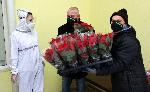Росен Марков подари 100 Коледни звезди на медиците във Варна