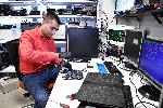 Доброволци и учители помагат с компютри за дистанционно обучение от Костинброд