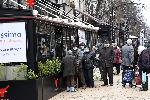 Продължава раздаването на безплатна храна в центъра на София