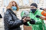 Грийнпийс връчи на столичния кмет Йорданка Фандъкова символично преспапие със замъглена София с настояване за мерки против замърсяването на въздуха