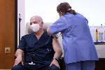 Във ВМА беше ваксиниран началникът на болницата ген. Венцислав Мутафчийски