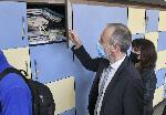 София - Министърът на образованието и науката Красимир Вълчев е на посещение в 143-то ОУ „Георги Бенковски“