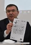 Здравният министър Констадин Ангелов показа сертификата за ваксинация срещу Ковид-19