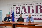 Румен Петков и отец Дионисий с пресконференция