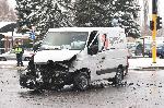 Джип и микробус на куриерска фирма катастрофираха на „Искърско шосе” в столицата