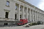 Подменят дограмите на Народната библиотека