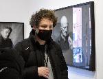 София – Изложба фотография „Портрети от фоайето: 25 години София Филм Фест“ в галерия „Синтезис”.