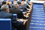 С фотосесии и селфита - депутатите приключиха работа.