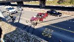 Автомобил се заби в моста на НДК