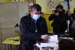 Христо Иванов гласува в столичното 93 училище