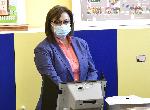 Корнелия Нинова гласува машинно