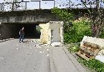 СОФИЯ - кв. Слатина - куриоз - катастрофа с камион, опитал да мине под нисък мост