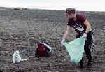 Деца от клуб клуб „Сини изследователи” се включиха р почистване на бургаския плаж