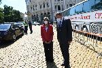 Еврокомисарят Стела Кириакиду посети мобилния ваксинационен център