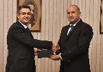 Президентът връчи първия проучвателен мандат на "Има такъв народ"