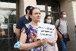 Граждании се събраха пред Централни хали на протест