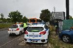 Аварирал автобус удари паркирани коли