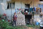 Доброволци занесоха 50 тона еко брикети на бедни семейства в община Белово